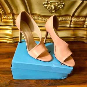 Joyshoetioue Excellent Condition Peach Heels